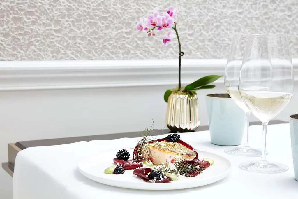 Hotel Le Narcisse Blanc Paris