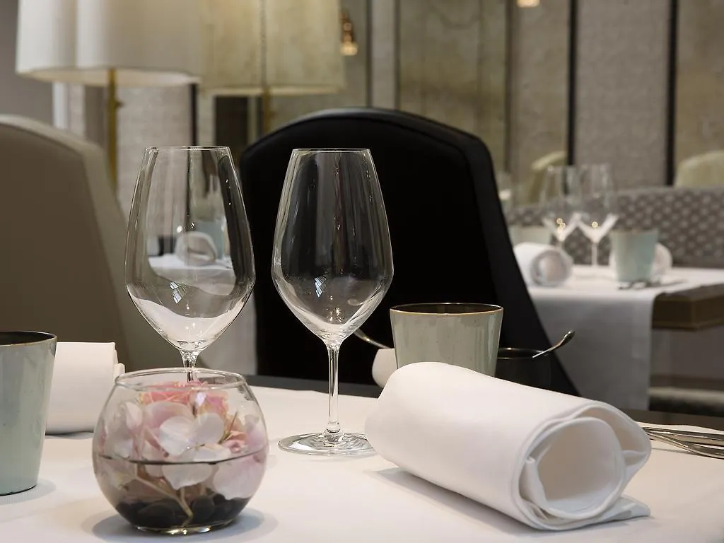 Le Narcisse Blanc 5* Paris
