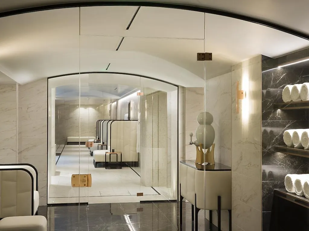 Le Narcisse Blanc 5* Paris
