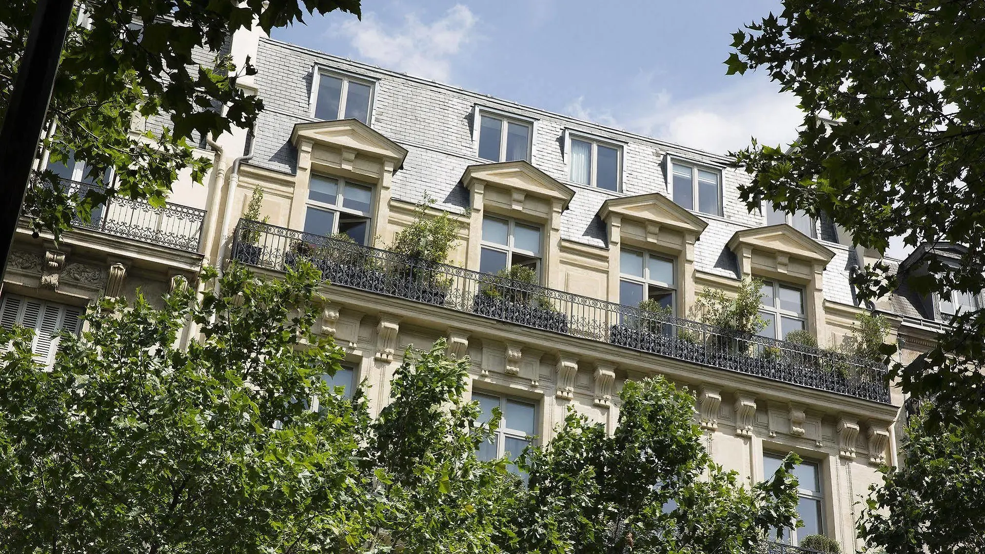 Le Narcisse Blanc Hotel