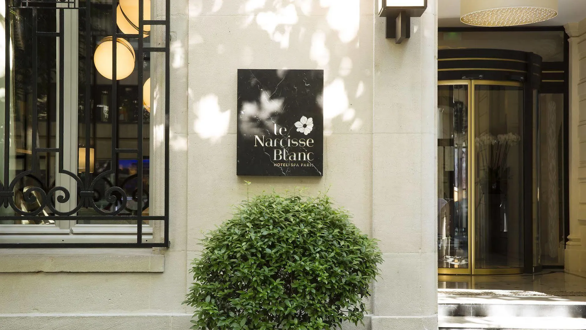 Le Narcisse Blanc Hotel